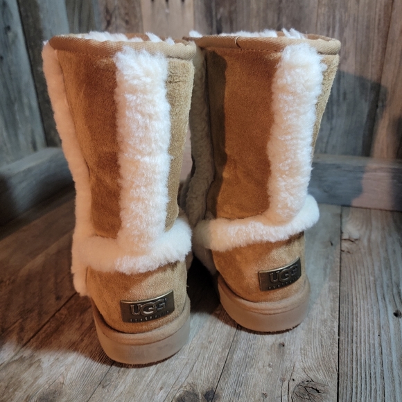Ugg Australia Carter boots - Picture 1 of 5